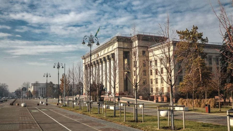 Семнадцать уроков независимости гражданина РК Адила Ахметова